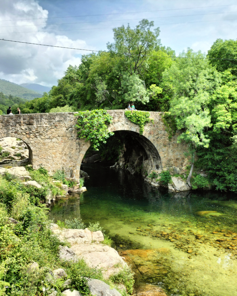 garganta de cuartos en losar de la vera